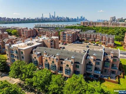 a picture of city view