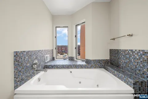 $718,000 | 312 Franklin Court, Edgewater, NJ 07020