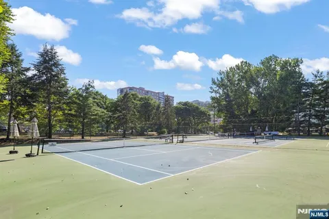 $718,000 | 312 Franklin Court, Edgewater, NJ 07020