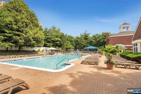 $718,000 | 312 Franklin Court, Edgewater, NJ 07020