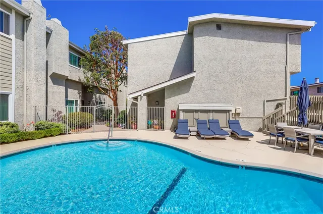 $999,000 | 609 Meyer Lane, Unit 11, Redondo Beach, CA 90278