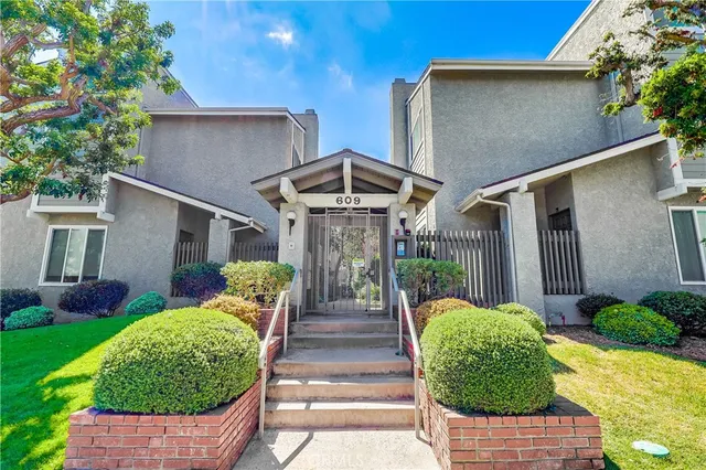 $999,000 | 609 Meyer Lane, Unit 11, Redondo Beach, CA 90278