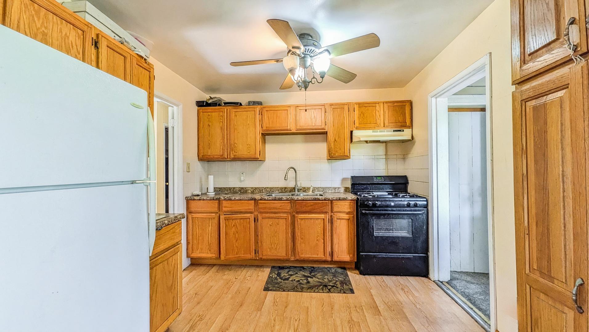 418 Arnold Avenue Romeoville, IL 60446 - Photo 3 of 16