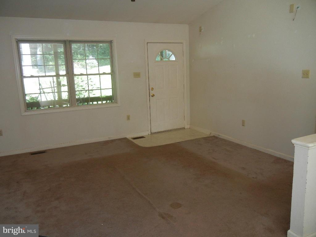 77 Buck Road Linden, VA 22642 - Photo 3 of 11 Living Room