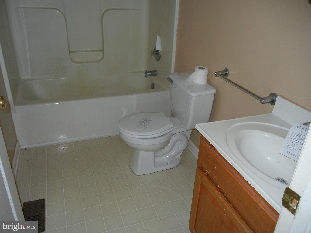 77 Buck Road Linden, VA 22642 - Photo 9 of 11 Bath