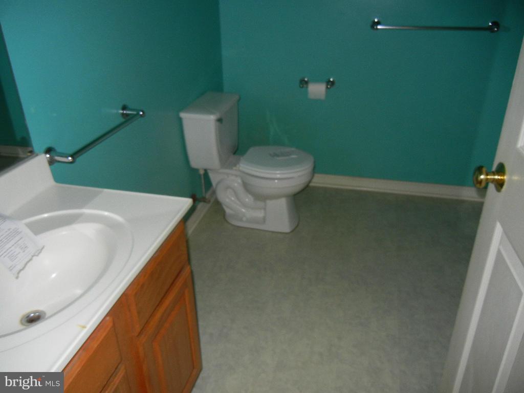 77 Buck Road Linden, VA 22642 - Photo 10 of 11 Bath