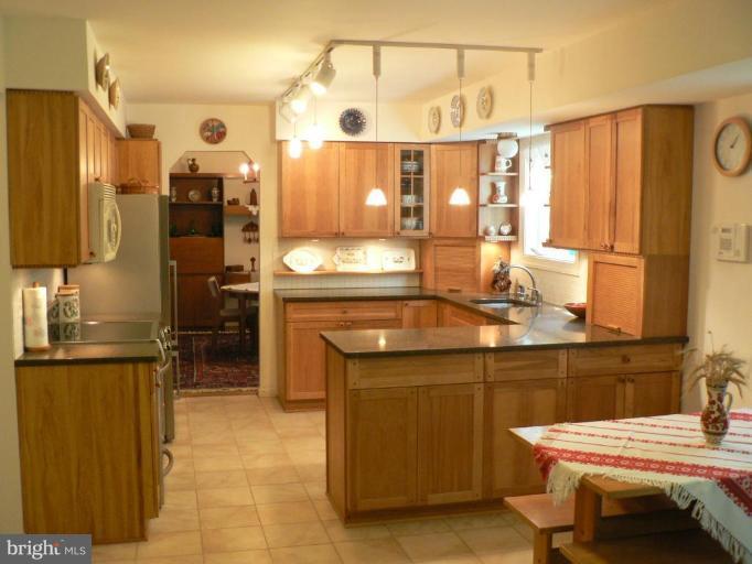 13918 Notley Road Silver Spring, MD 20904 - Photo 11 of 25 Kitchen