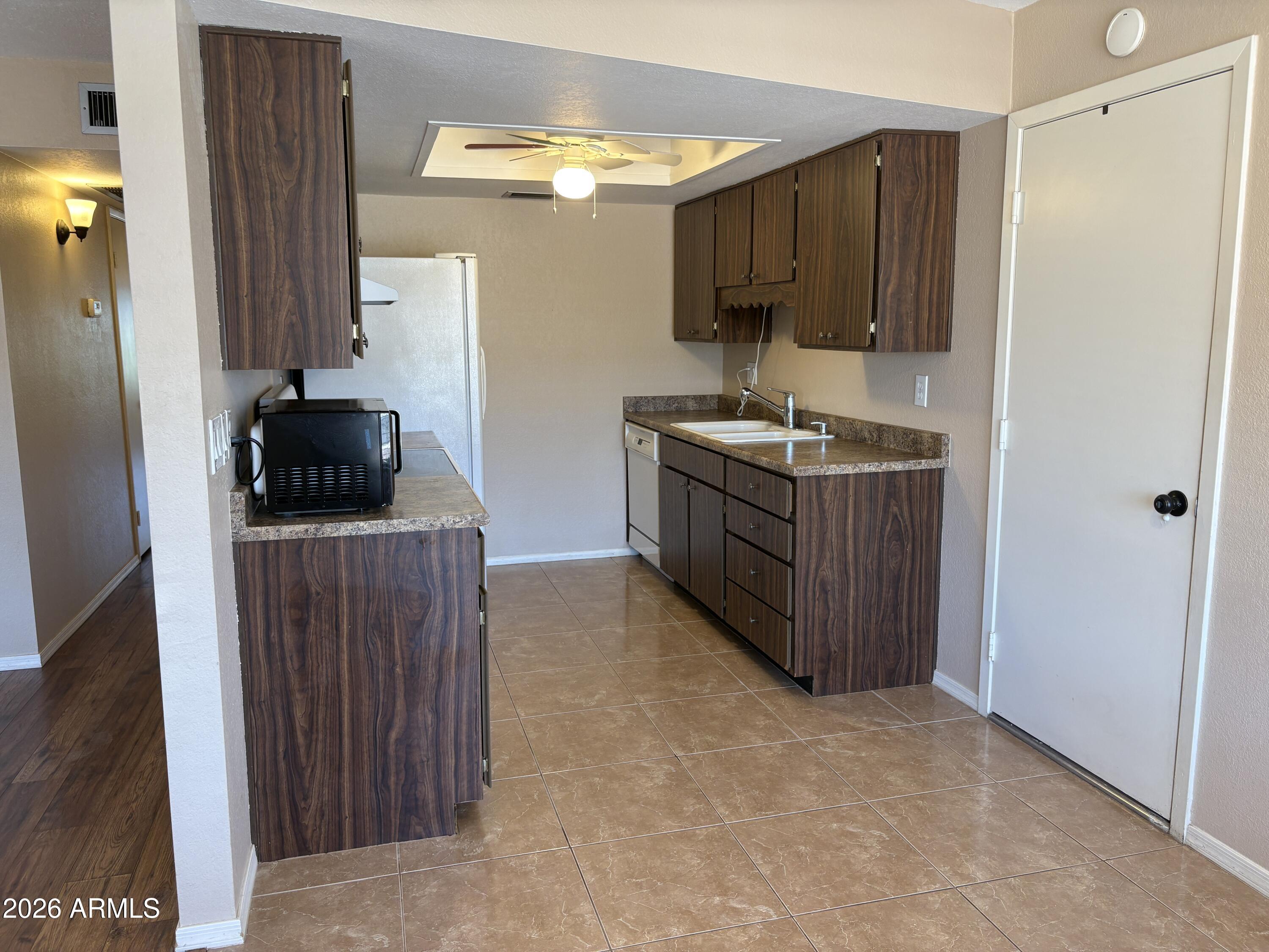 9626 West Mountain View Road, Unit A Peoria, AZ 85345 - Photo 6 of 28 kitchen