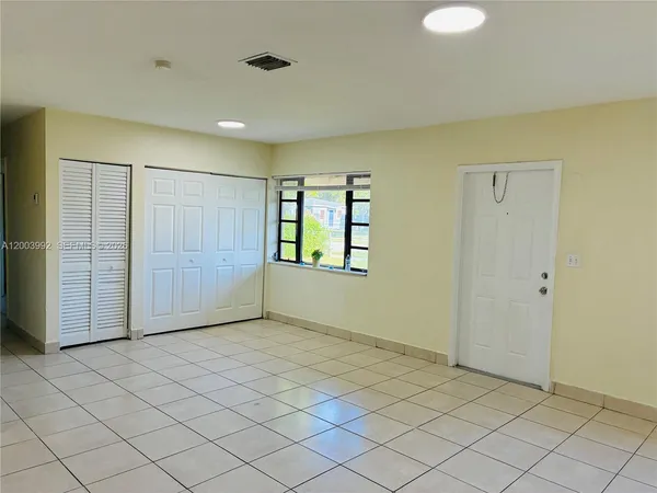 $3,350 | 275 Northwest 190th Street, Miami Gardens, FL 33169