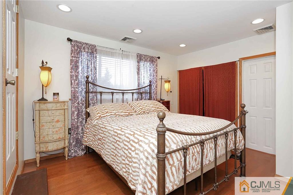 377 Halsey Road North Brunswick, NJ 08902 - Photo 13 of 25 Gallery Image 13