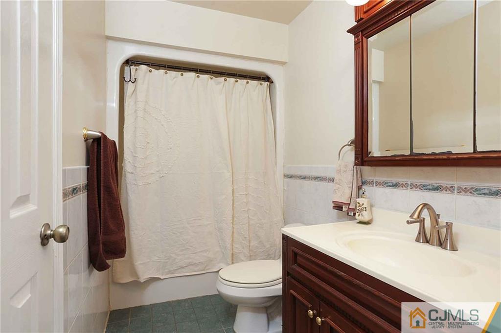 377 Halsey Road North Brunswick, NJ 08902 - Photo 18 of 25 Gallery Image 18