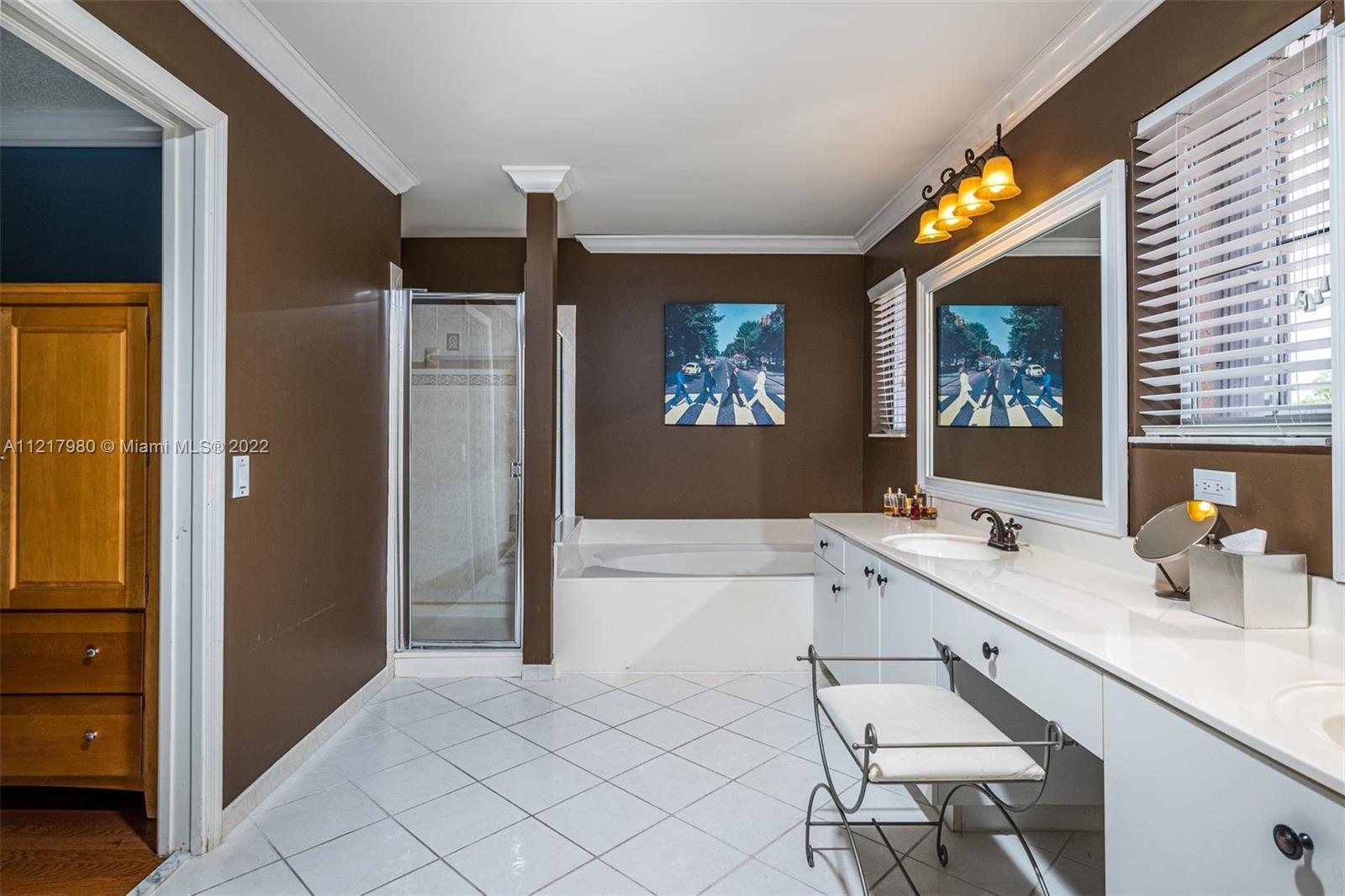 1418 Sandpiper Circle Weston, FL 33327 - Photo 16 of 31 a spacious bathroom with a sink a mirror and a bathtub
