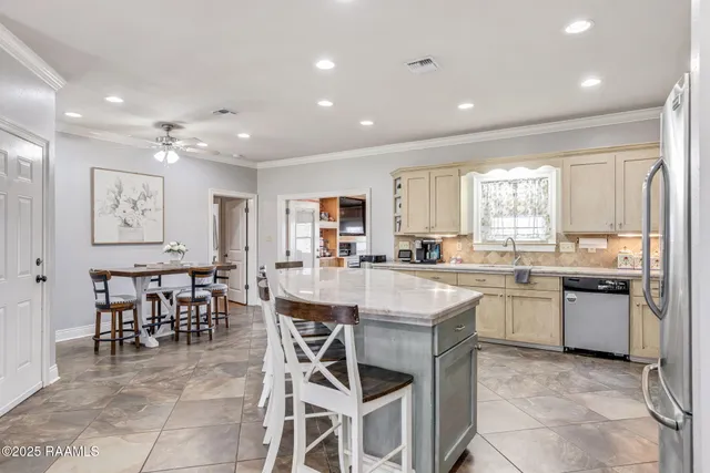 $369,000 | 303 Sylvia Loop, Scott, LA 70583