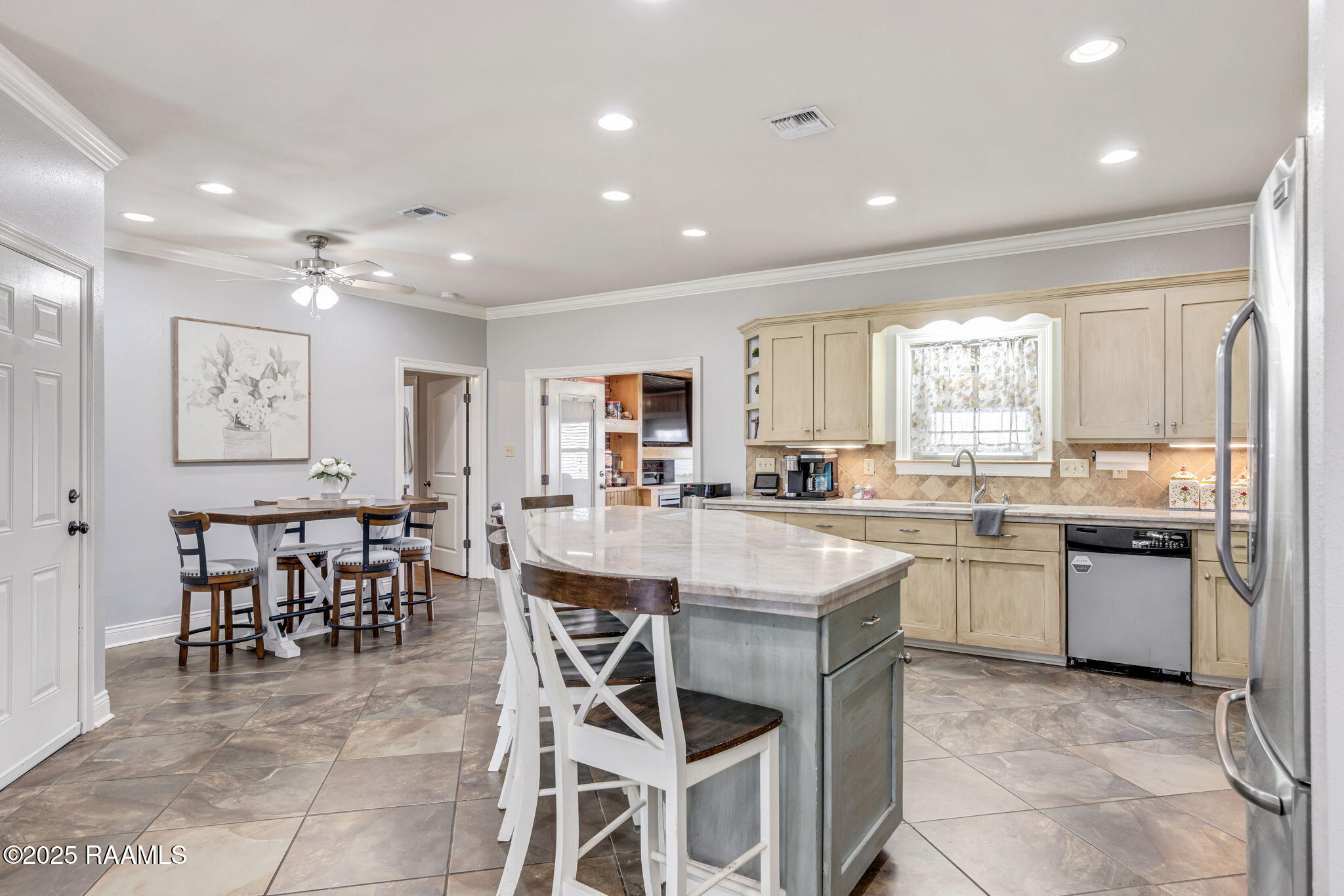 303 Sylvia Loop Scott, LA 70583 - Photo 7 of 33 6-web-or-mls-303 Sylvia Loop-6