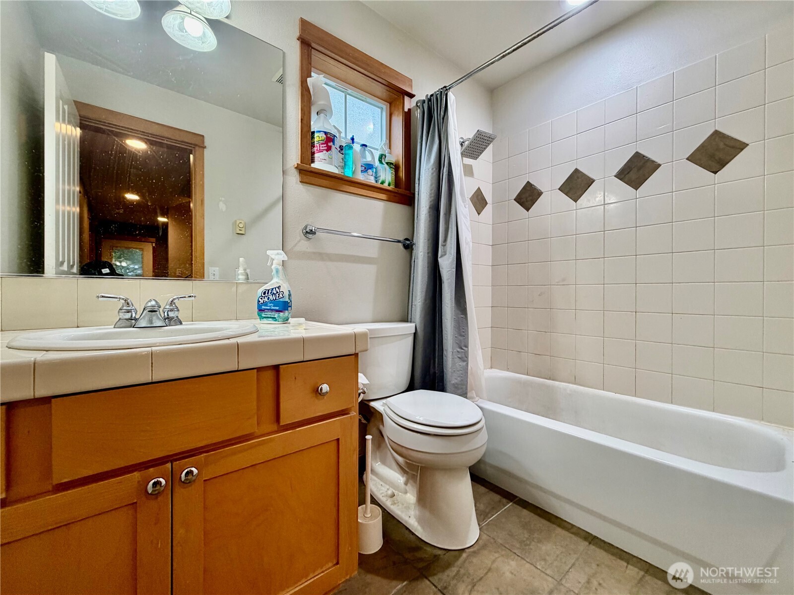 9216 Stone Avenue North, Unit B Seattle, WA 98103 - Photo 22 of 28
