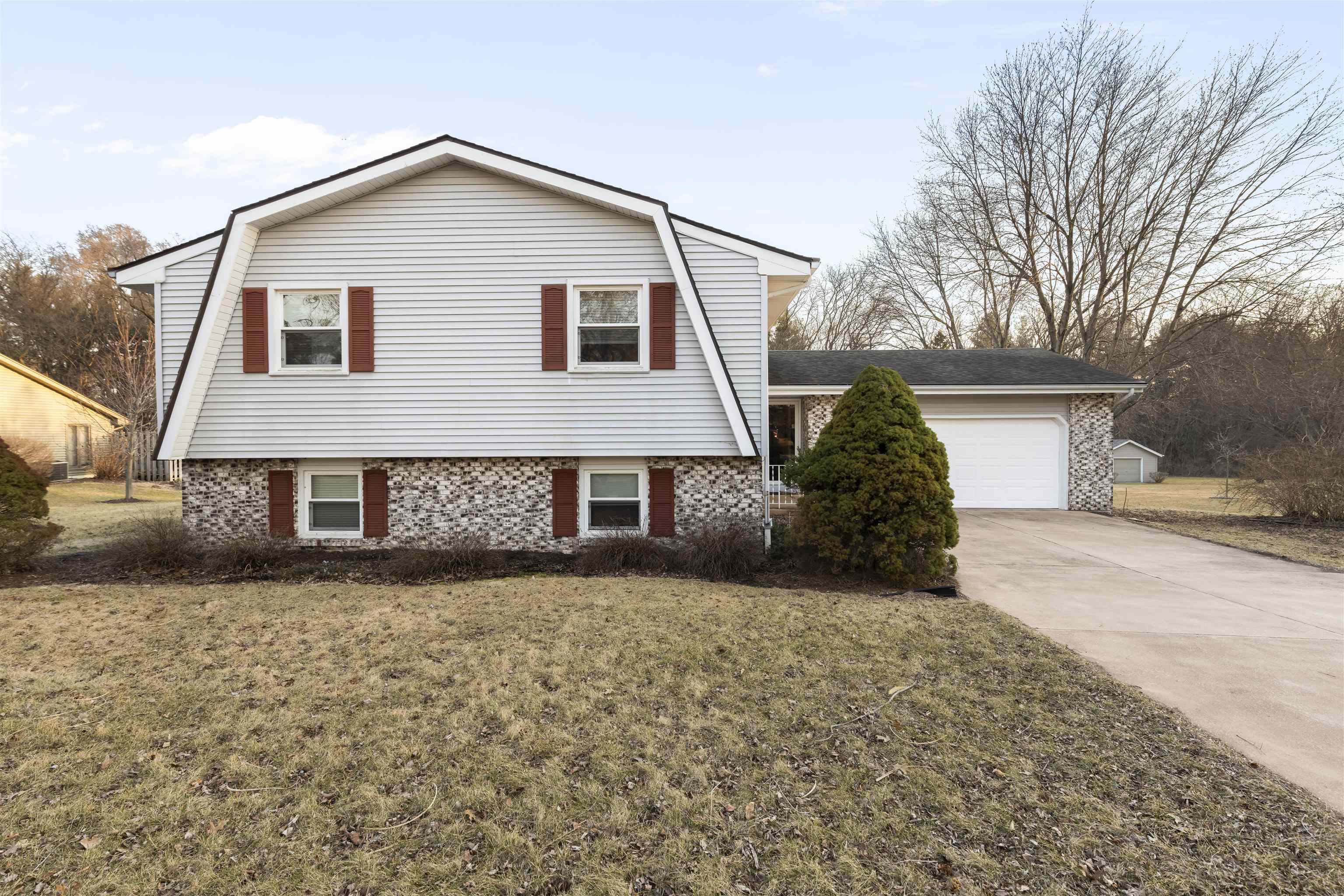 464 Valley Forge Trail Rockton, IL 61072 - Photo 1 of 24 a front view of a house with a yard and garage