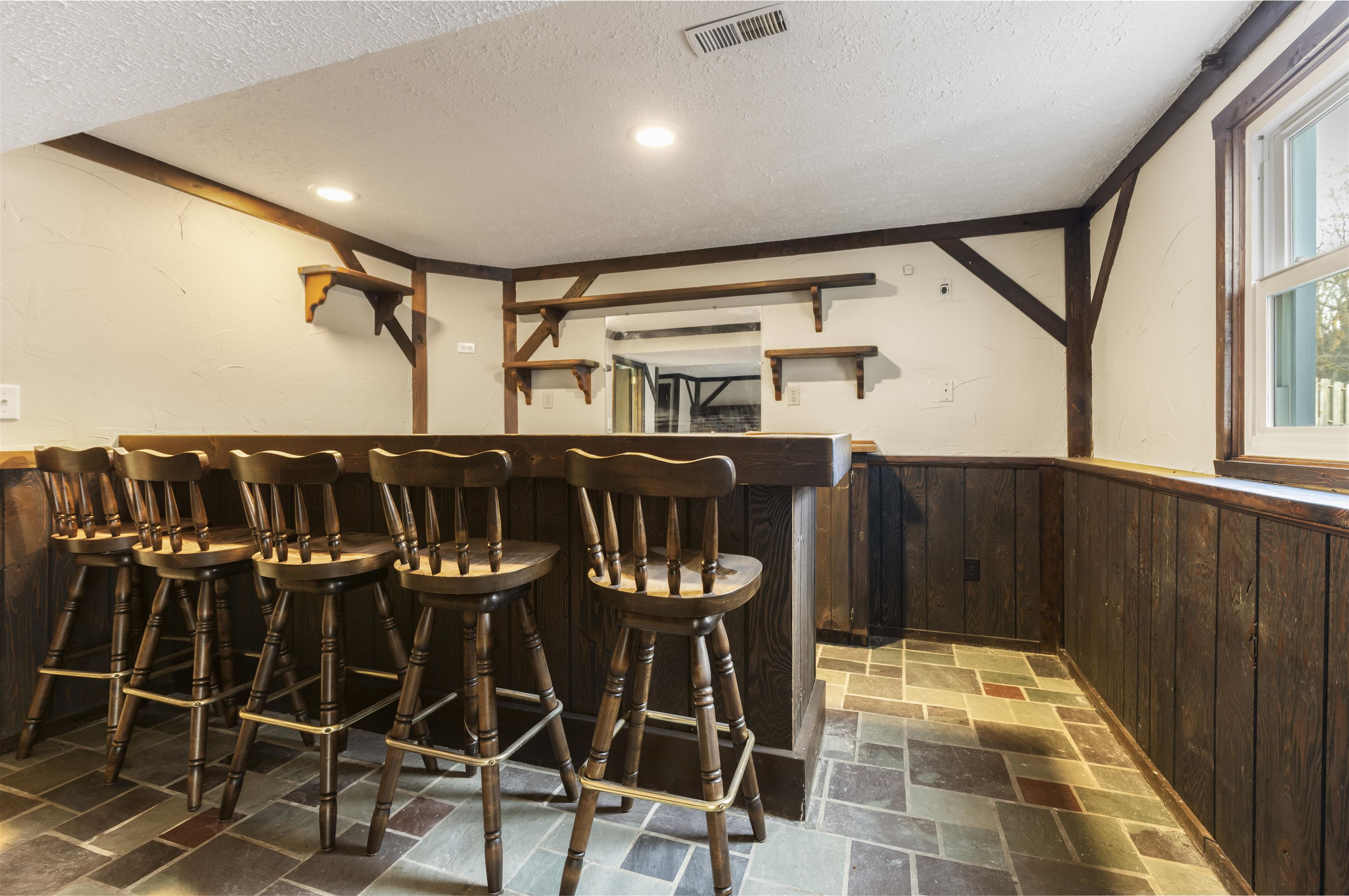 464 Valley Forge Trail Rockton, IL 61072 - Photo 12 of 24 a view of a chairs and table in a room