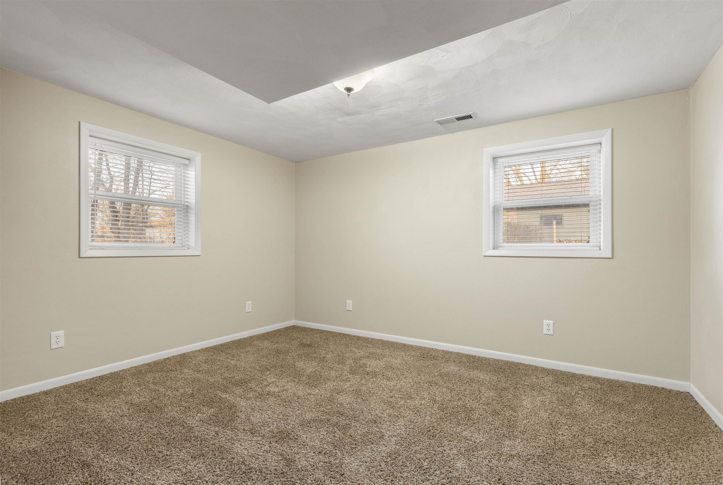 464 Valley Forge Trail Rockton, IL 61072 - Photo 15 of 24 a view of an empty room with windows