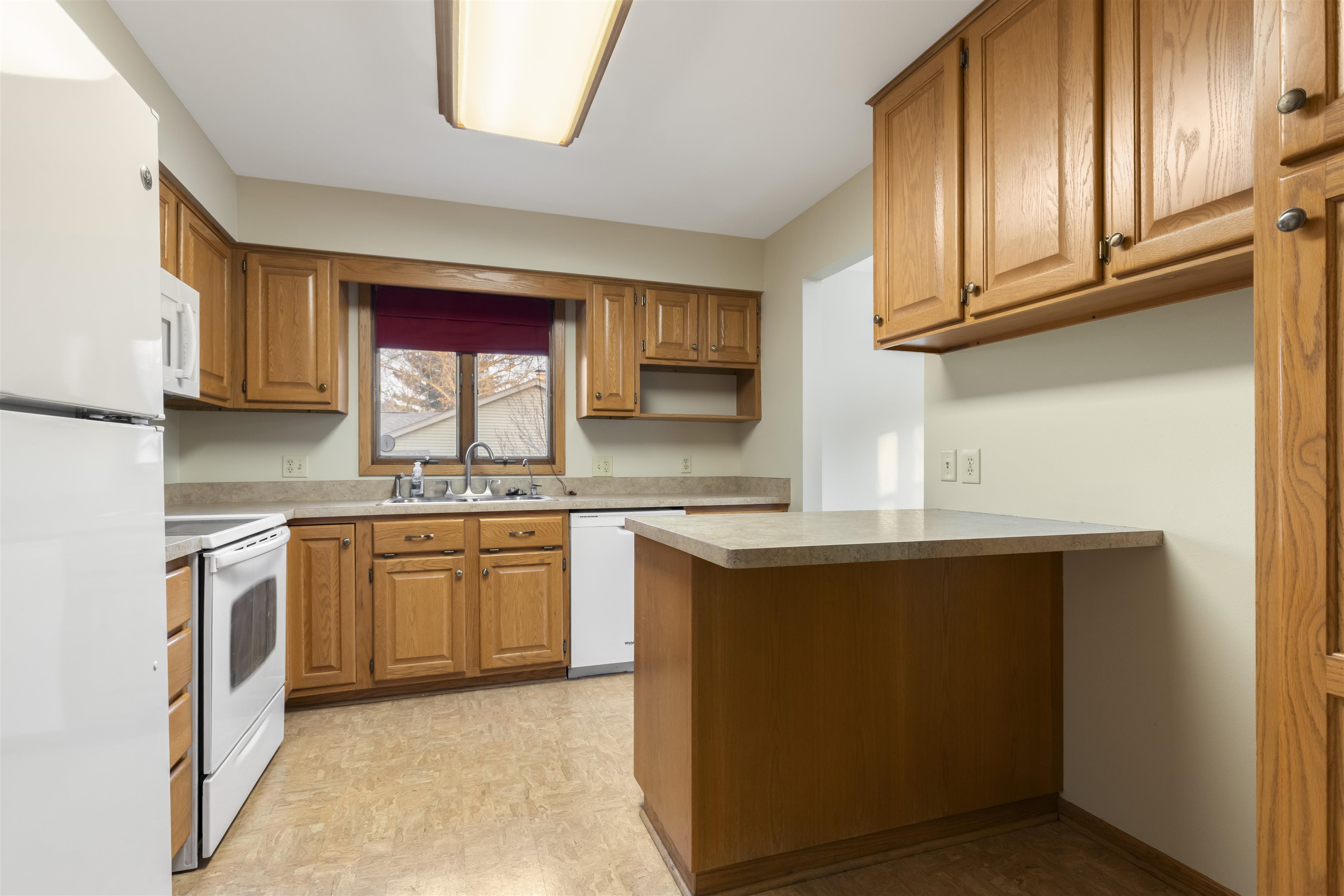 464 Valley Forge Trail Rockton, IL 61072 - Photo 4 of 24 a kitchen with stainless steel appliances granite countertop a sink stove and cabinets