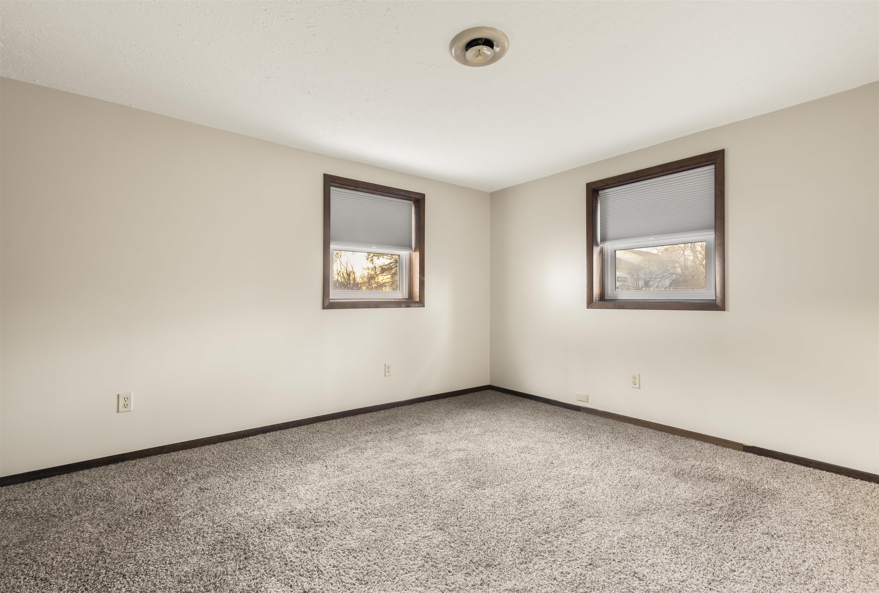 464 Valley Forge Trail Rockton, IL 61072 - Photo 6 of 24 an empty room with a window