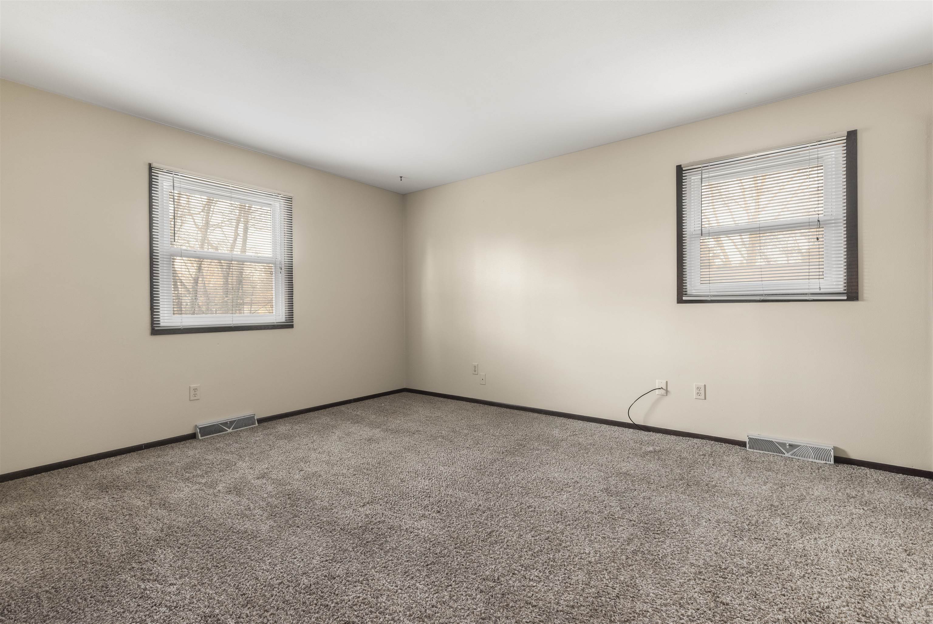 464 Valley Forge Trail Rockton, IL 61072 - Photo 8 of 24 an empty room with windows
