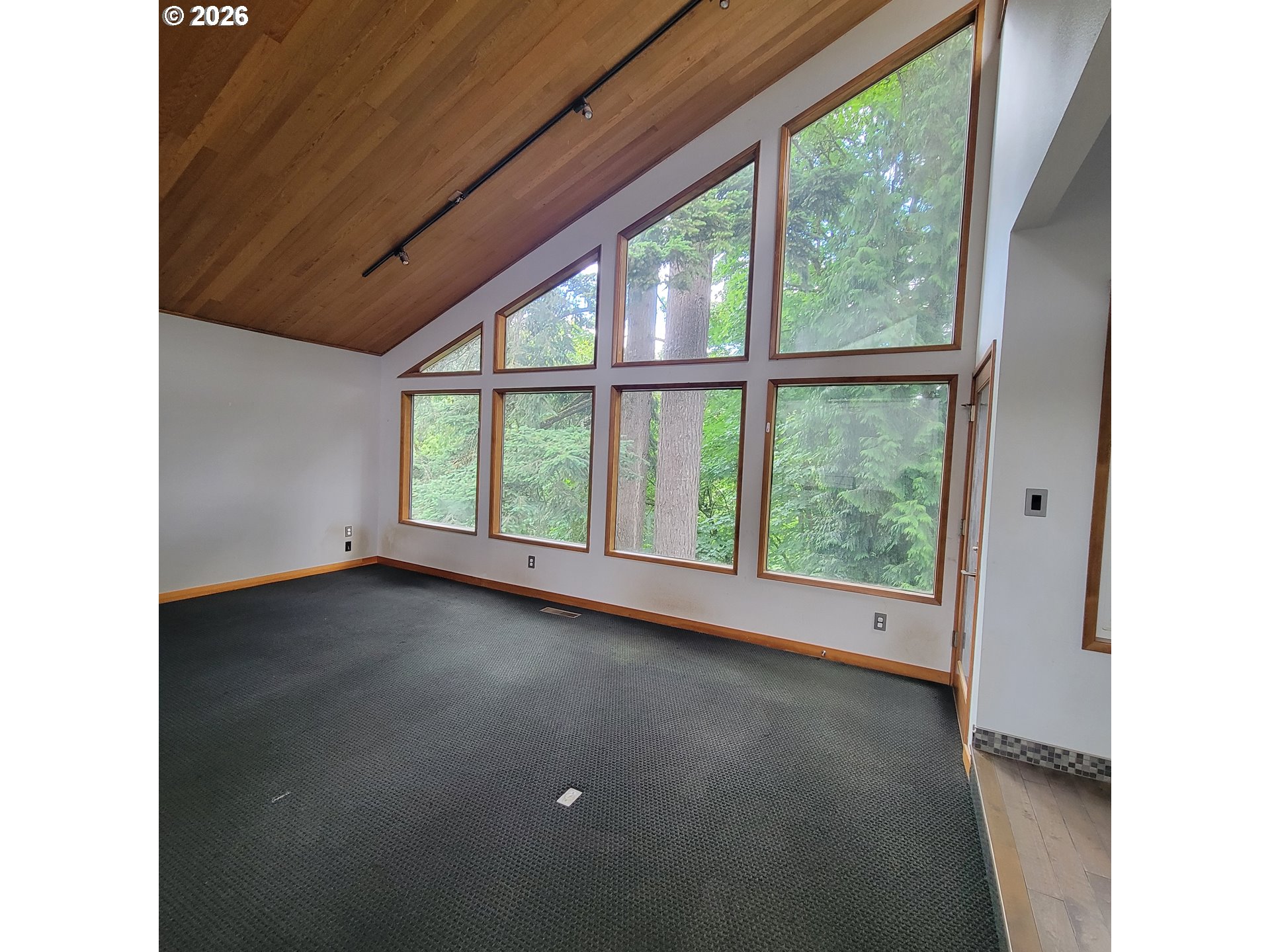 755 Southwest Chestnut Street Portland, OR 97219 - Photo 9 of 39