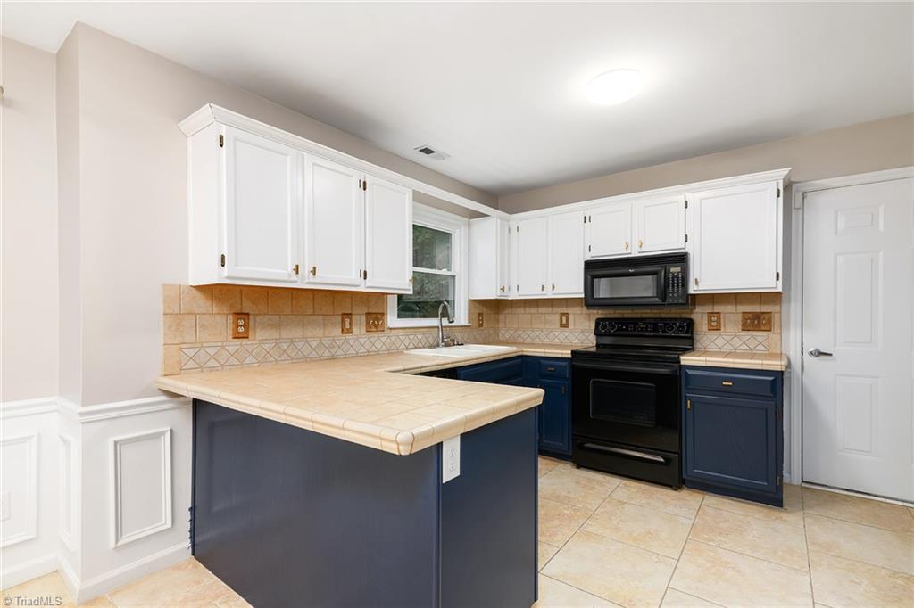 7435 Trotter Road Charlotte, NC 28216 - Photo 11 of 36 Kitchen
