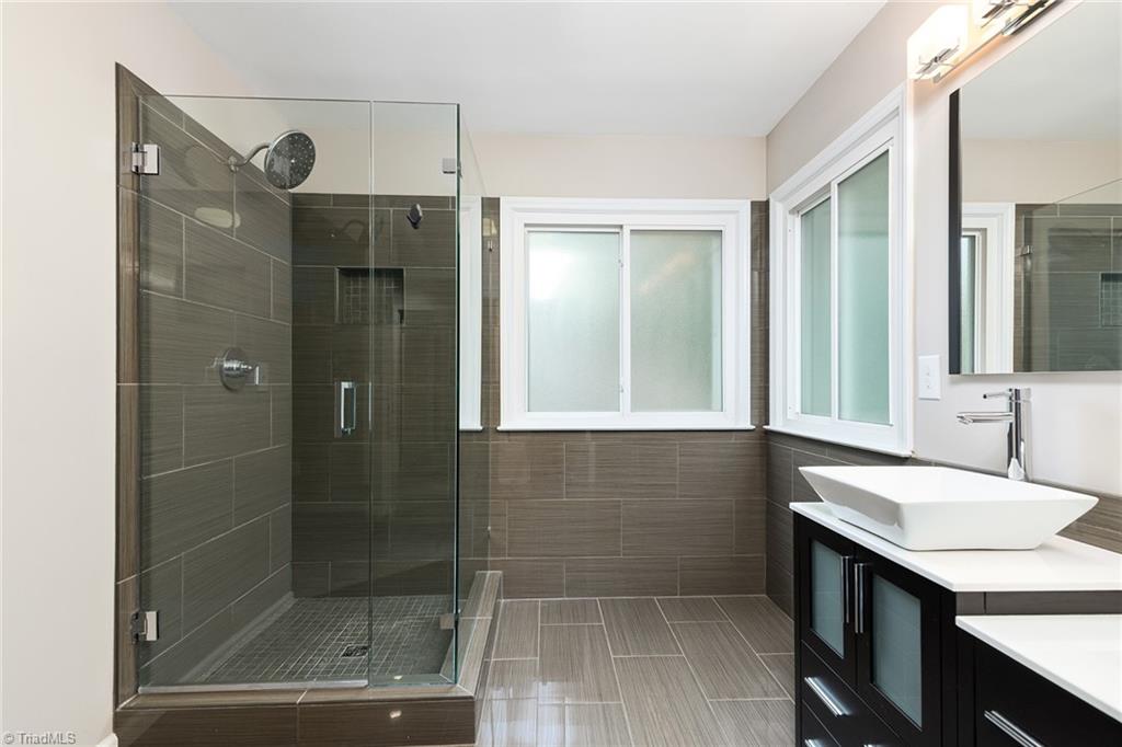 7435 Trotter Road Charlotte, NC 28216 - Photo 23 of 36 Primary Bathroom