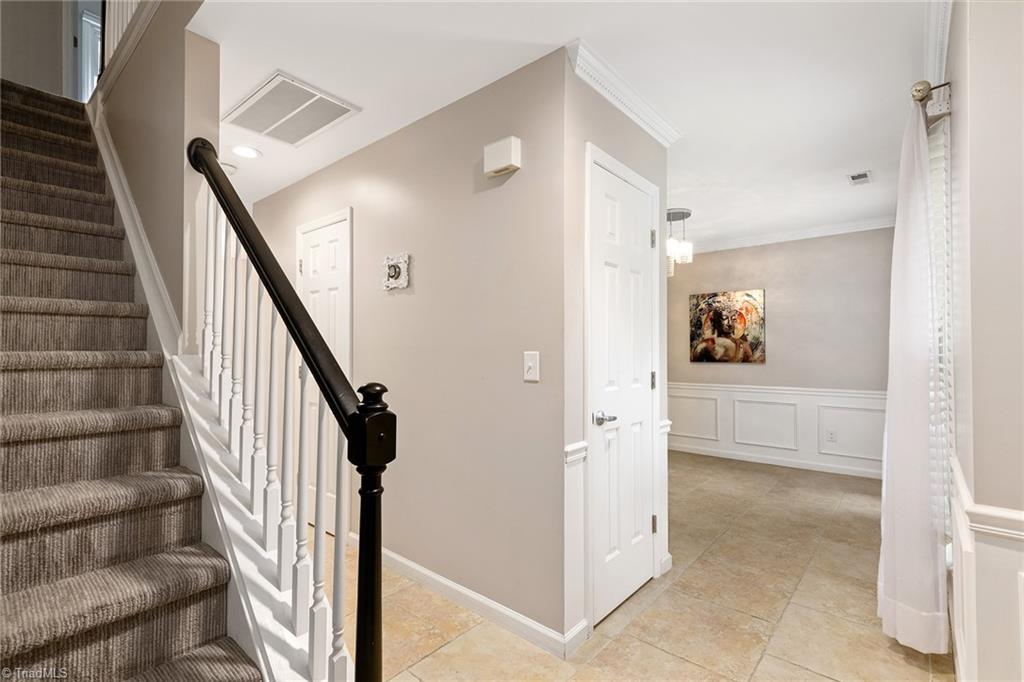 7435 Trotter Road Charlotte, NC 28216 - Photo 3 of 36 Foyer