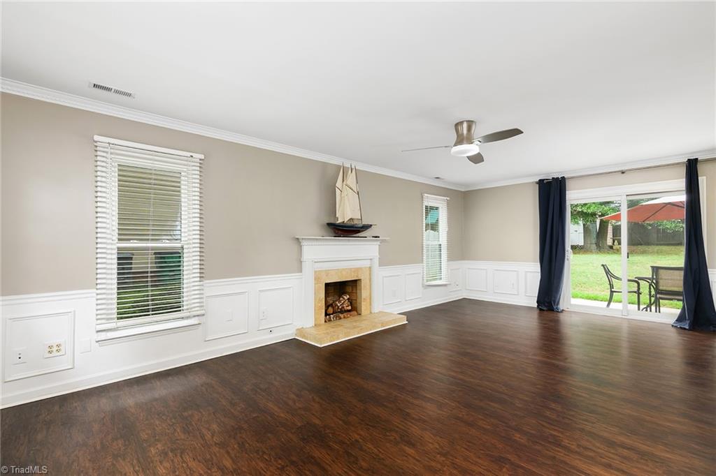 7435 Trotter Road Charlotte, NC 28216 - Photo 4 of 36 Living Room