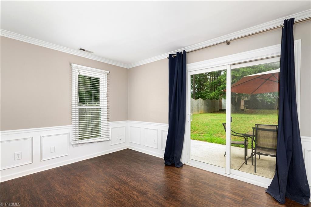 7435 Trotter Road Charlotte, NC 28216 - Photo 5 of 36 Living Room