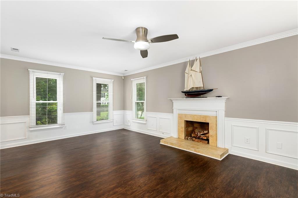 7435 Trotter Road Charlotte, NC 28216 - Photo 6 of 36 Living Room