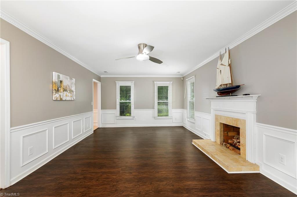 7435 Trotter Road Charlotte, NC 28216 - Photo 7 of 36 Living Room