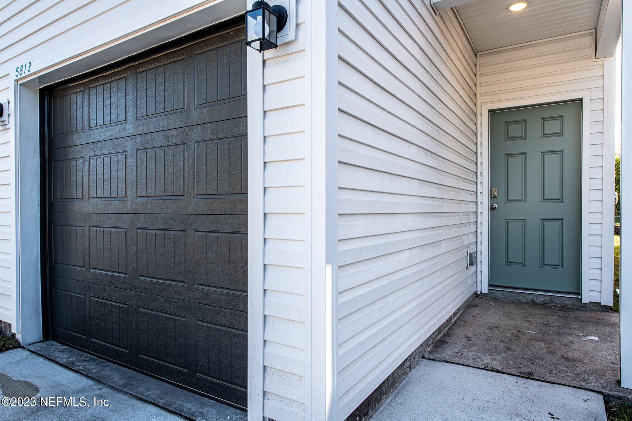 5789 Le Sabre Road Jacksonville, FL 32244 - Photo 3 of 61 Garage door color example