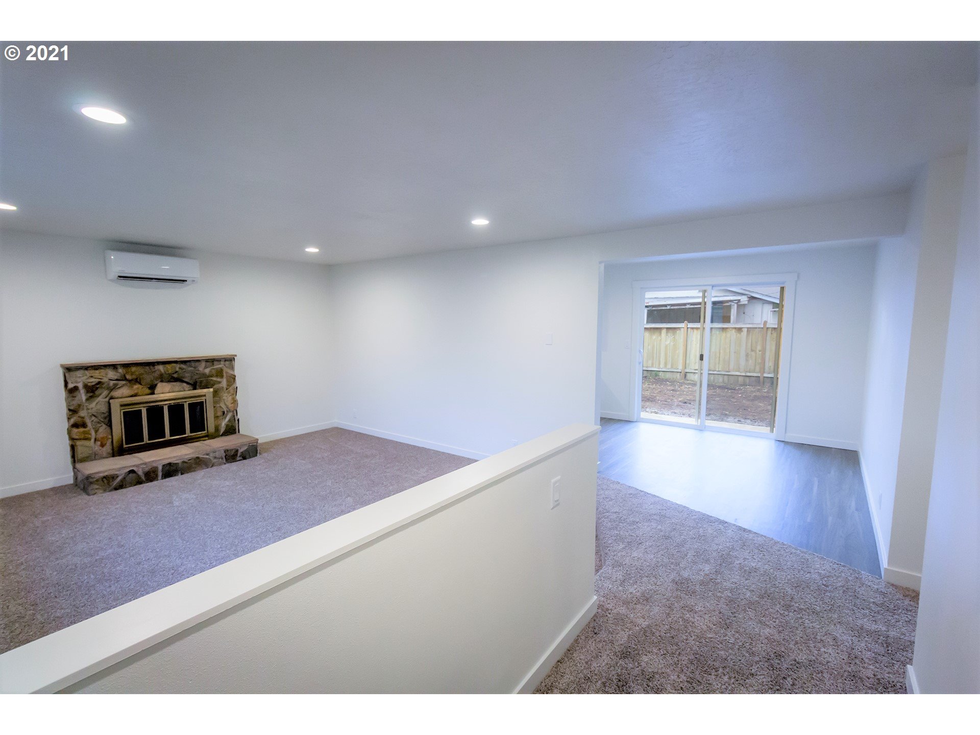 2302 Grovedale Drive Springfield, OR 97477 - Photo 11 of 29 a view of an empty room and window
