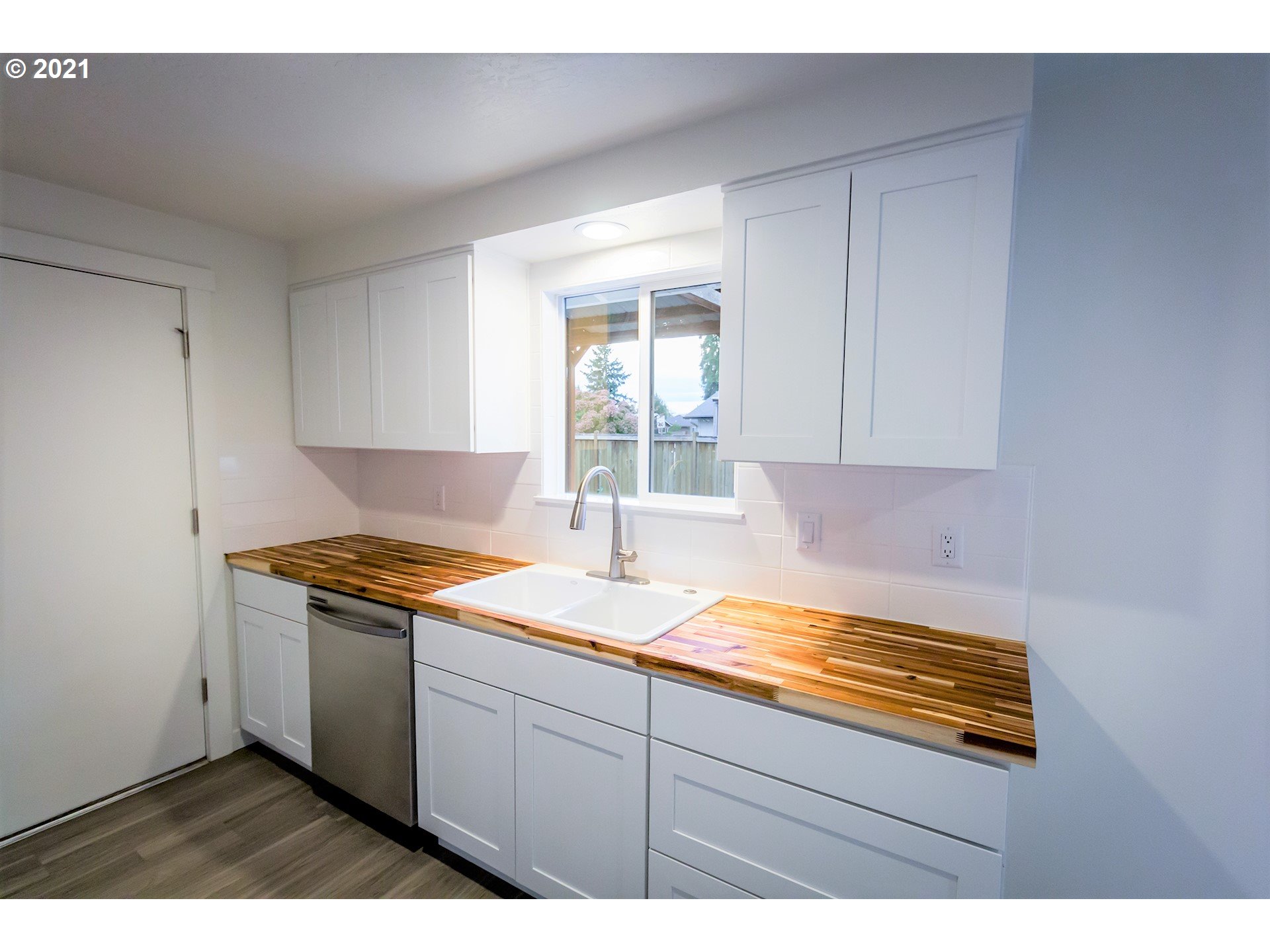 2302 Grovedale Drive Springfield, OR 97477 - Photo 16 of 29 a kitchen with granite countertop a stove a sink and a microwave