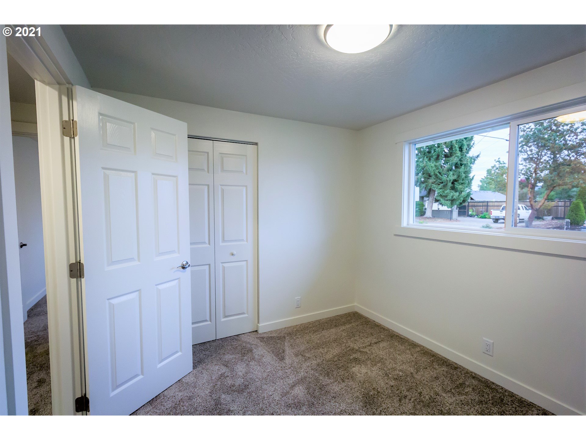 2302 Grovedale Drive Springfield, OR 97477 - Photo 22 of 29 a room with a window