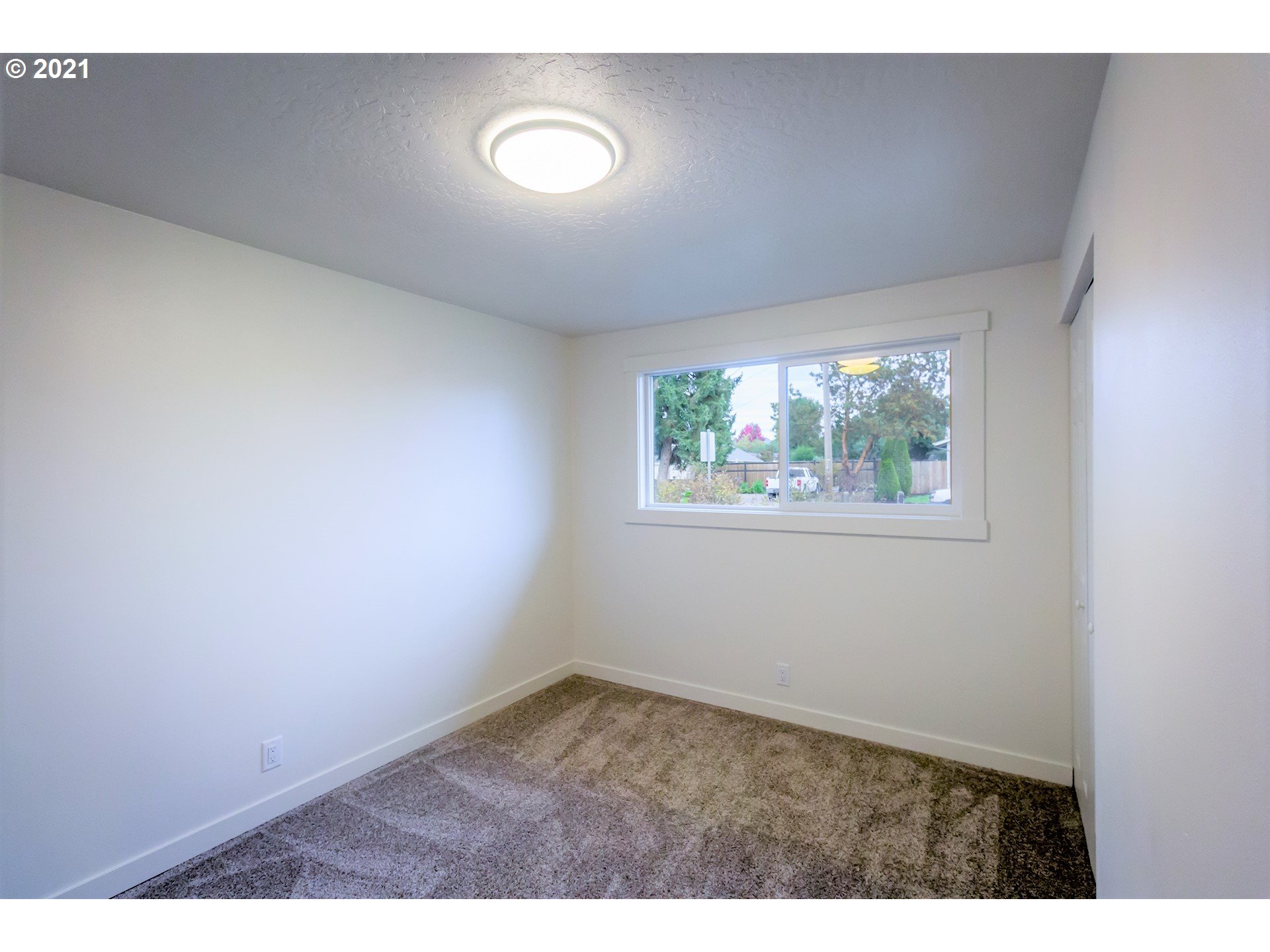 2302 Grovedale Drive Springfield, OR 97477 - Photo 24 of 29 an empty room with windows