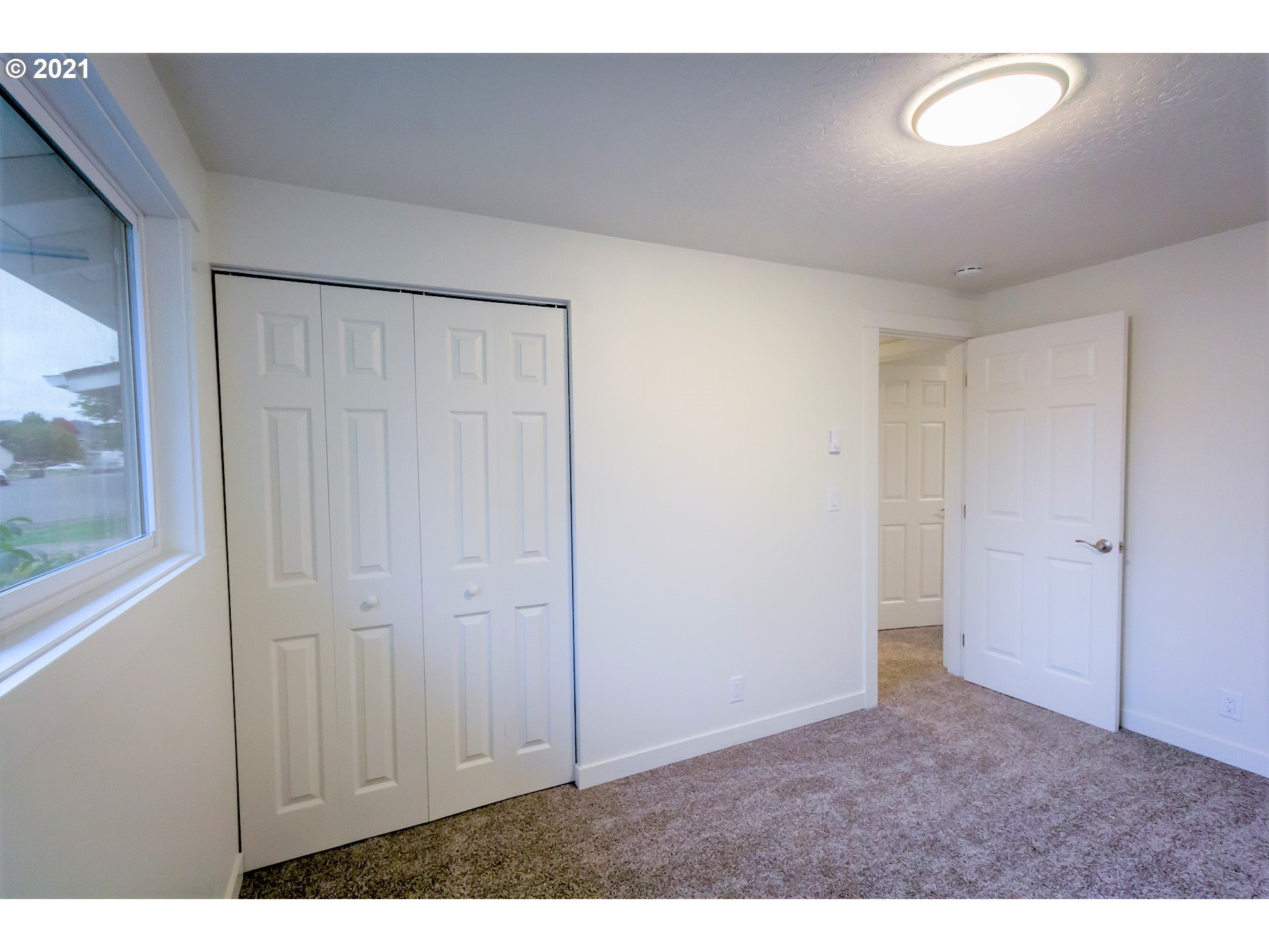 2302 Grovedale Drive Springfield, OR 97477 - Photo 25 of 29 a view of an empty room