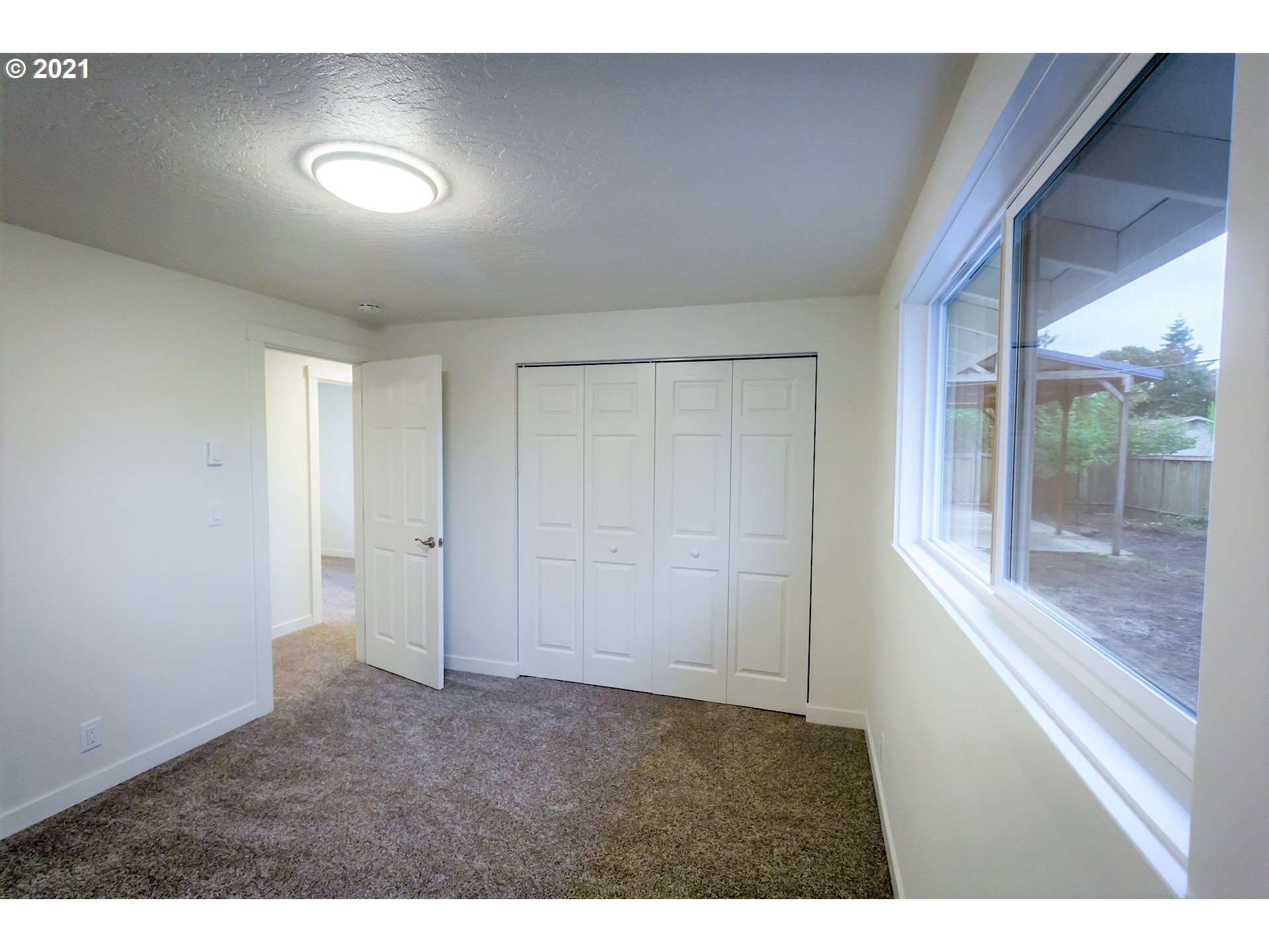 2302 Grovedale Drive Springfield, OR 97477 - Photo 28 of 29 a view of an empty room and window