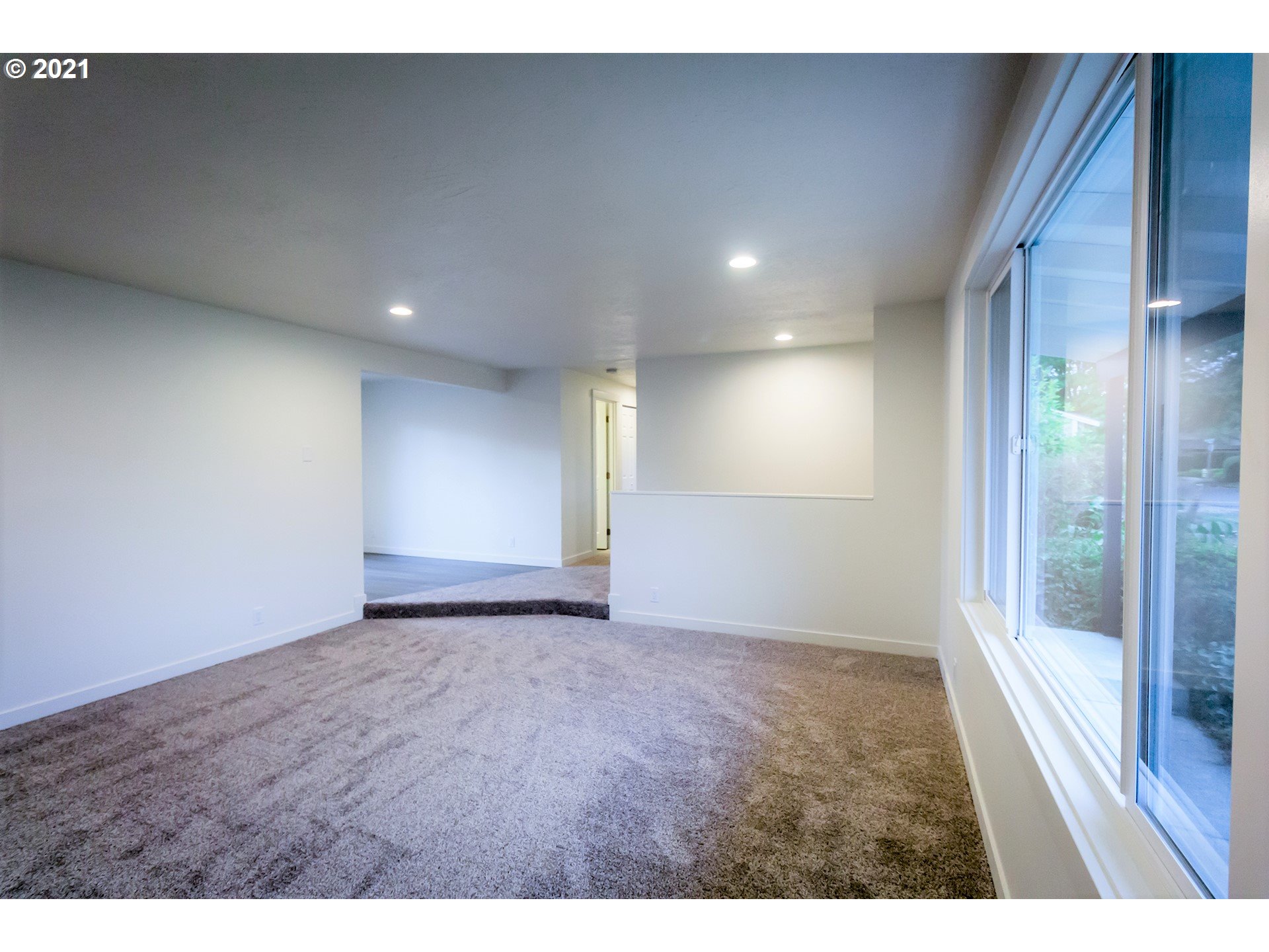 2302 Grovedale Drive Springfield, OR 97477 - Photo 29 of 29 a view of an empty room and window