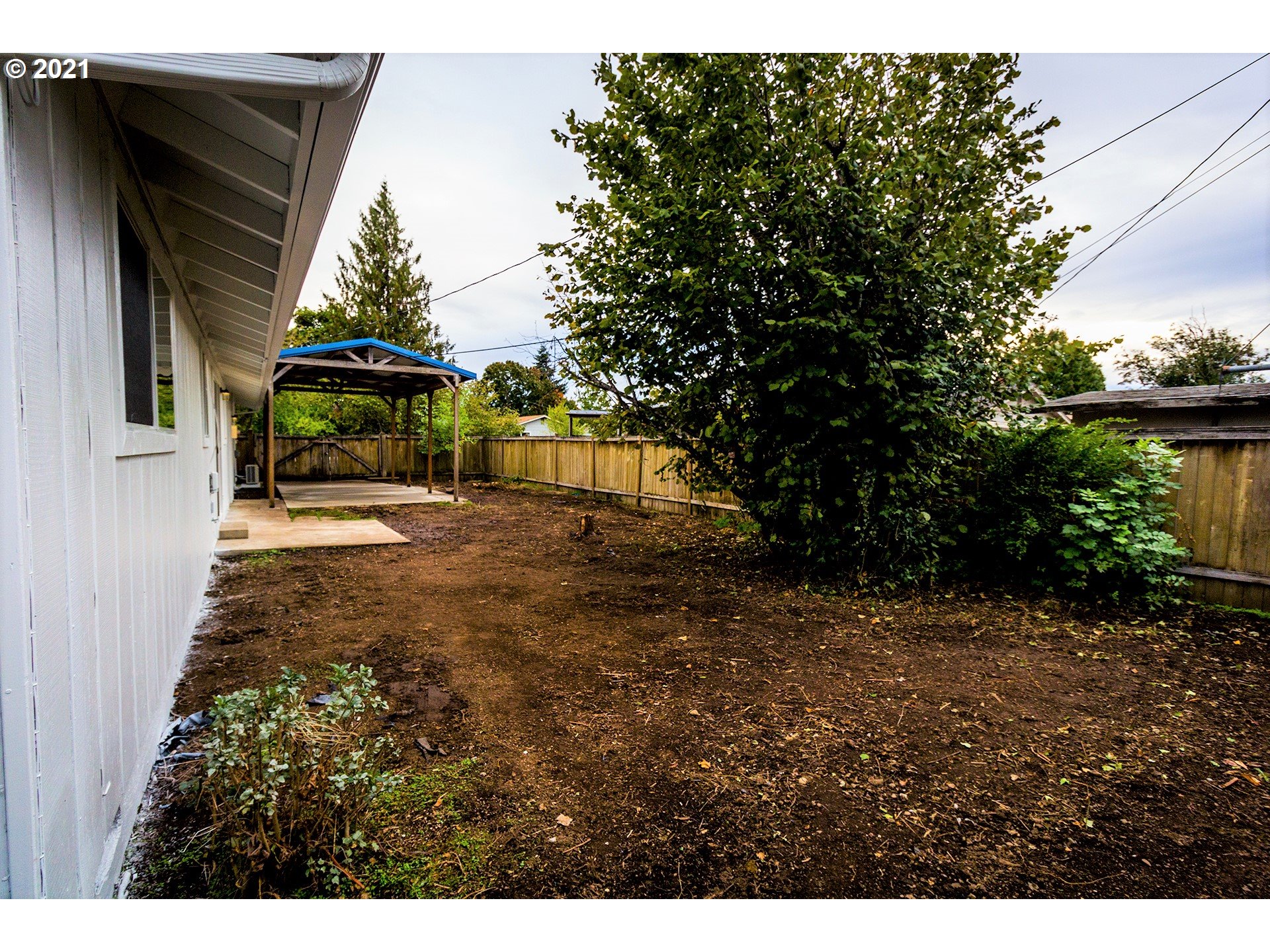 2302 Grovedale Drive Springfield, OR 97477 - Photo 8 of 29 a view of a back yard