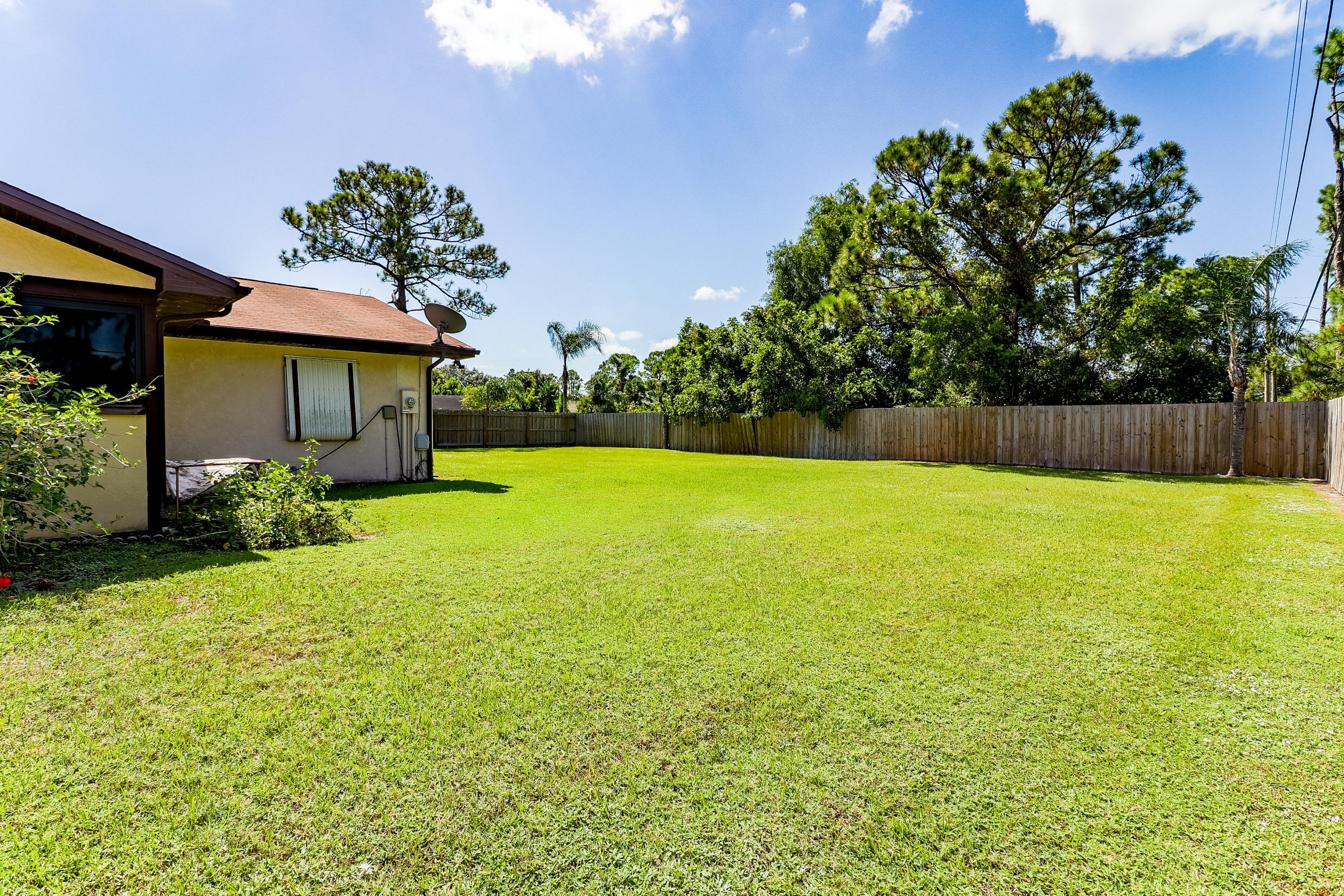 933 Southwest Bay State Road Port St. Lucie, FL 34953 - Photo 16 of 22 Backyard