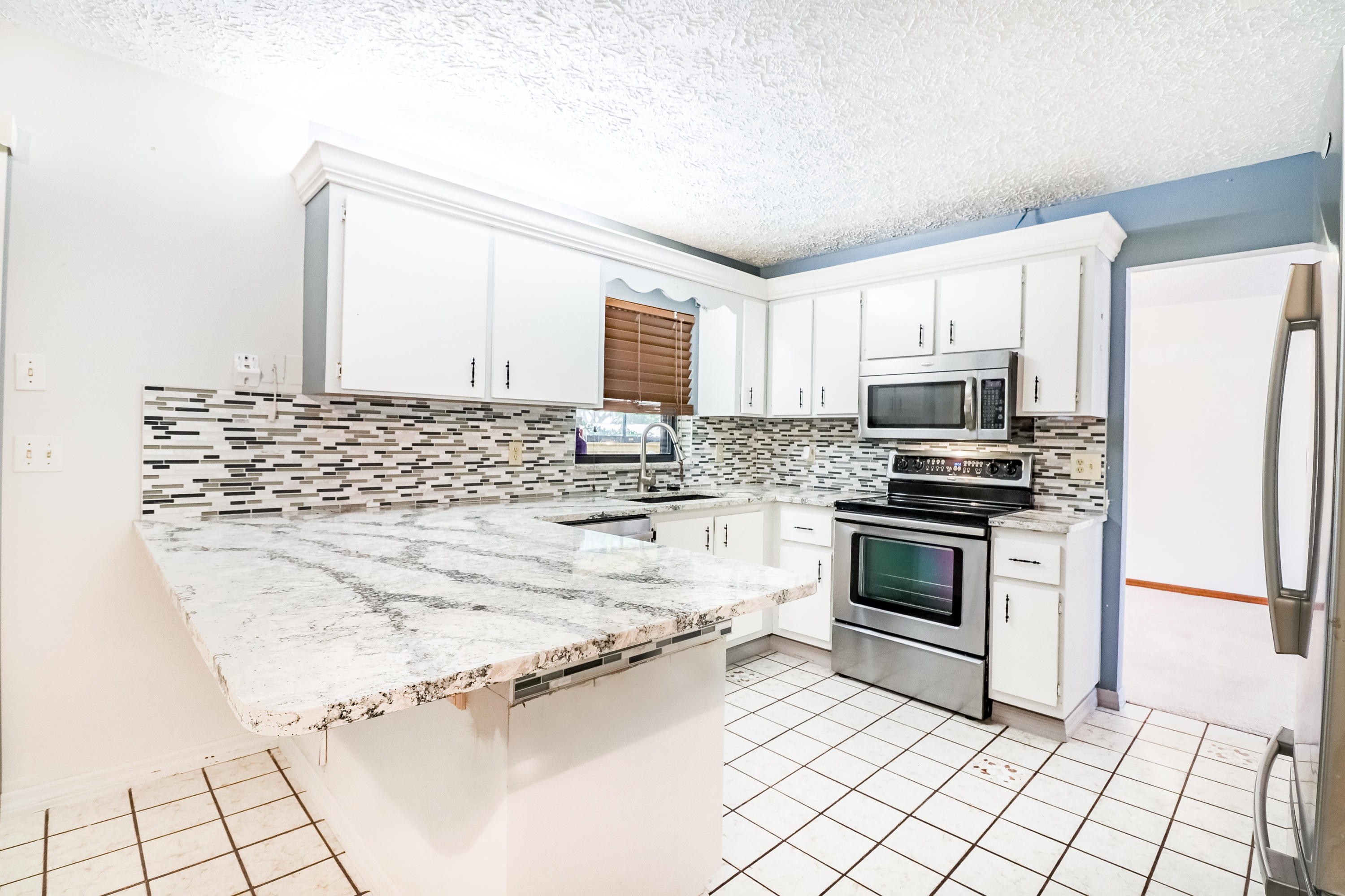933 Southwest Bay State Road Port St. Lucie, FL 34953 - Photo 4 of 22 Kitchen