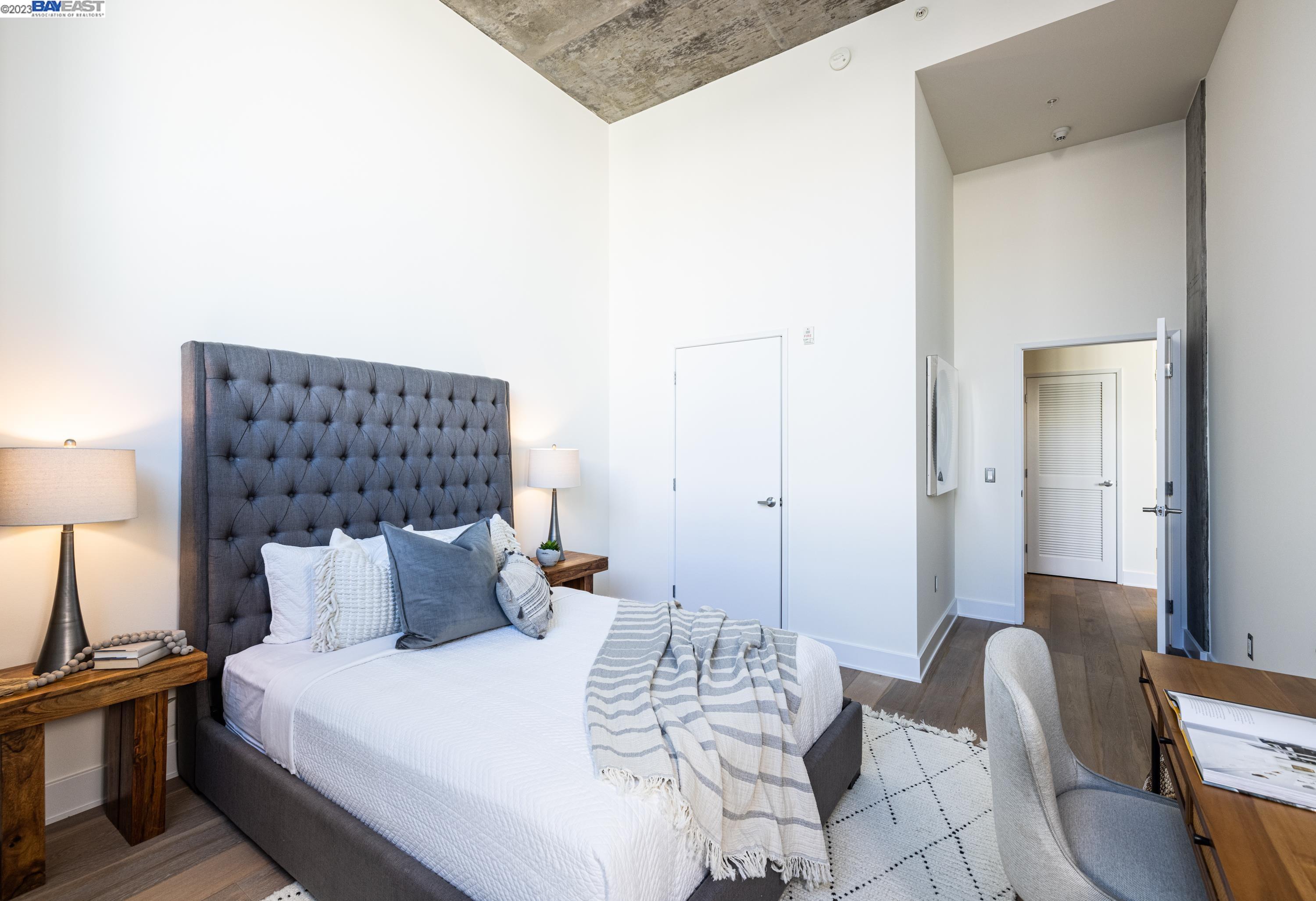 311 2nd Street, Unit 804 Oakland, CA 94607 - Photo 8 of 17 a bedroom with a bed and a lamp