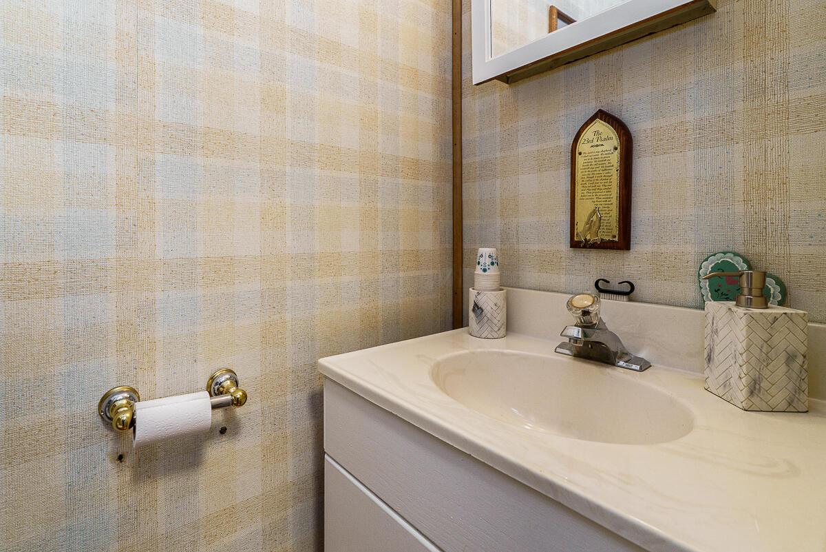 2908 Renfro Road Columbus, OH 43232 - Photo 6 of 32 2908_Renfro_Rd_12_of_35_