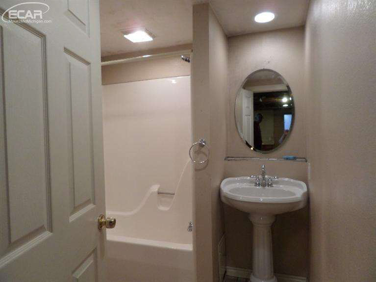 14365 North Center Road Clio, MI 48420 - Photo 22 of 34 20440307-21.JPG