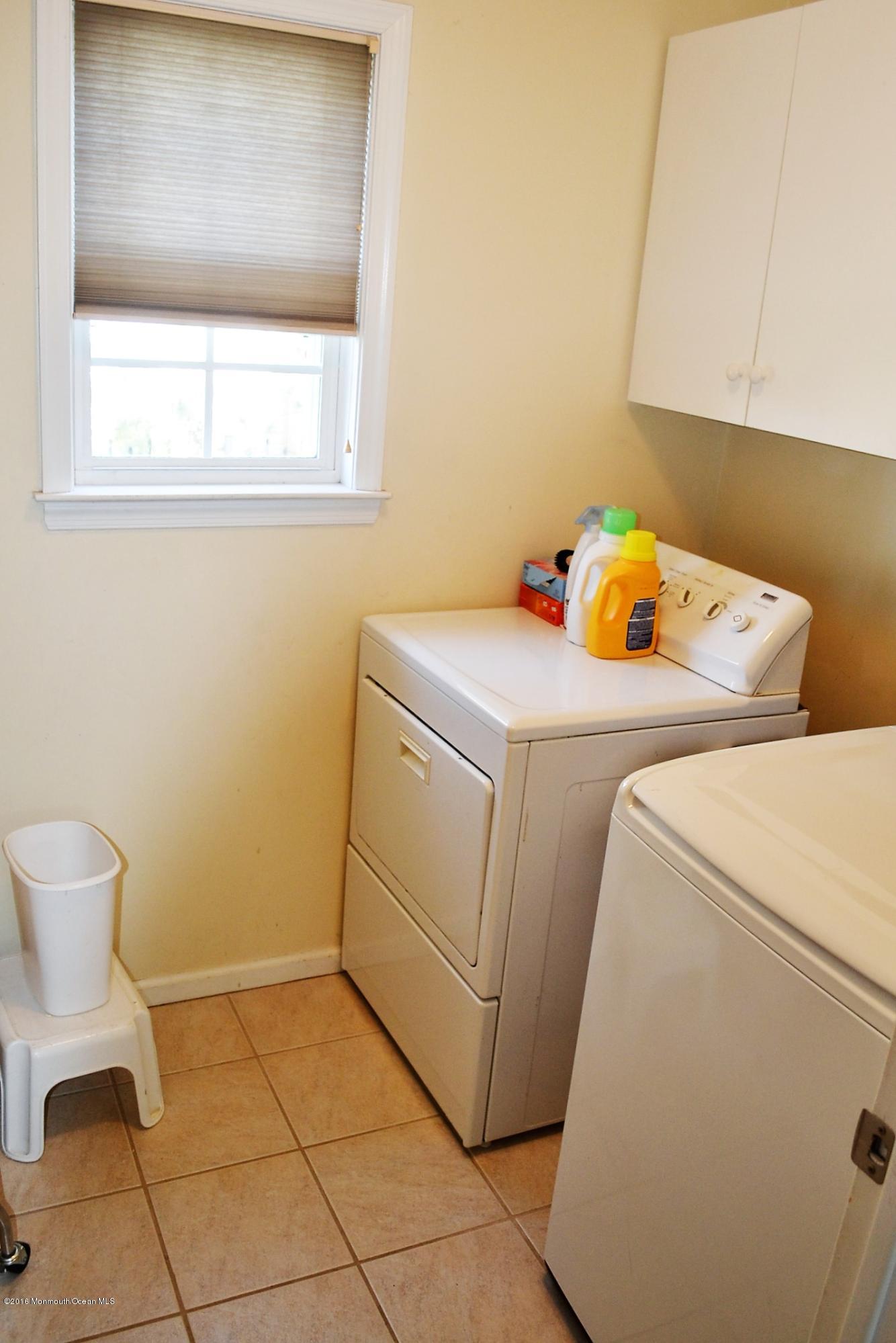 1104 Old Drift Road Point Pleasant, NJ 08742 - Photo 18 of 24 a utility room with dryer and washer