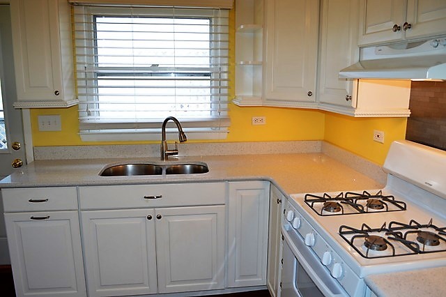 244 North Ridgemoor Avenue Mundelein, IL 60060 - Photo 3 of 10 a kitchen with white cabinets and appliances
