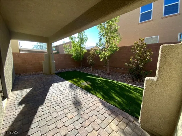 $2,295 | 10845 Hunters Green Avenue, Las Vegas, NV 89166
